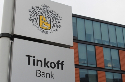 Банк «Тинькофф» отмечает «иноагентов» в своей системе